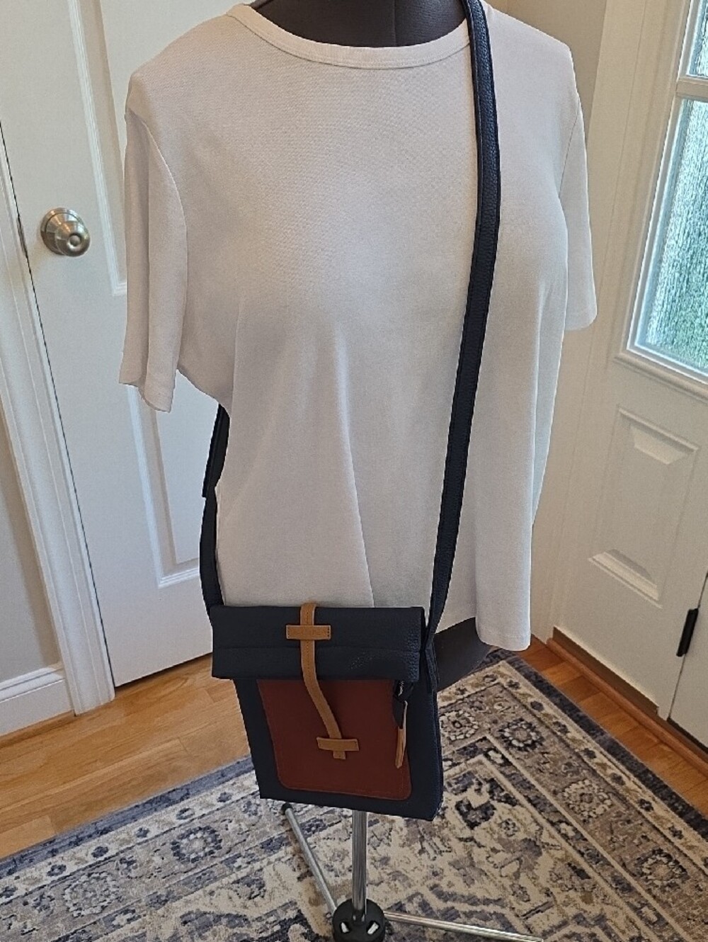 Nautica NWOT Navy, Brown & Tan Colorblock Cross Body Bag - Picture 2 of 10